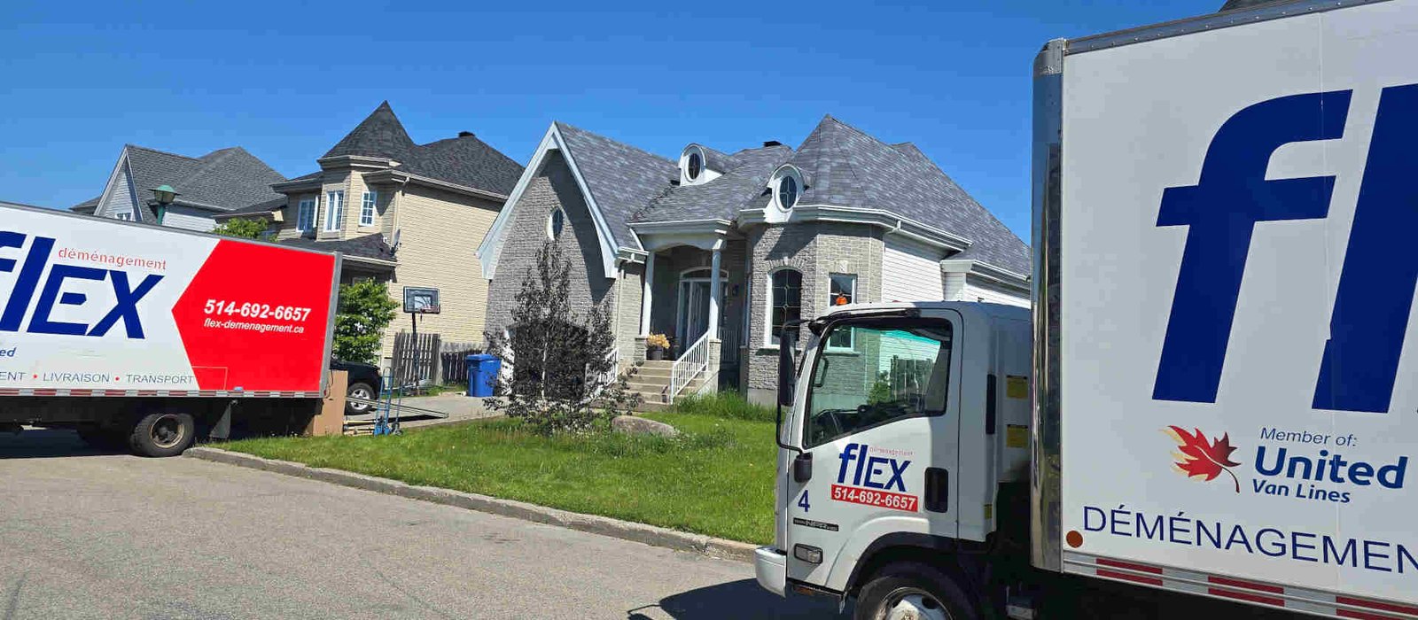 Camions Flex Déménagement stationnés devant une maison résidentielle à Montréal